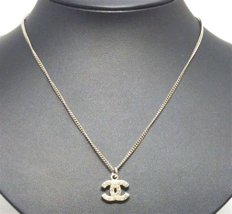 chanel logo necklace cheap